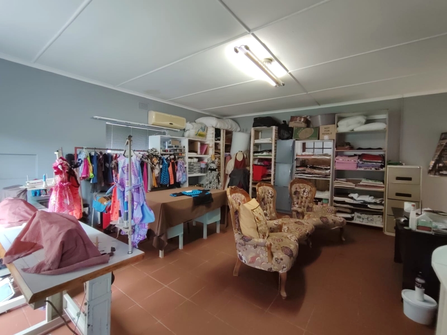 6 Bedroom Property for Sale in Flamwood North West